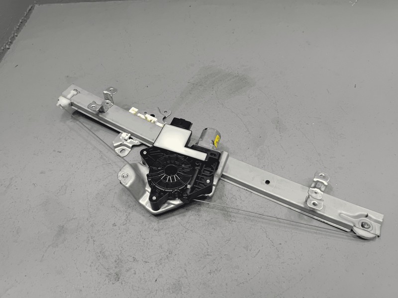 2021-2025 NISSAN ROGUE FRONT LEFT DRIVER DOOR WINDOW REGULATOR W/ MOTOR OEM