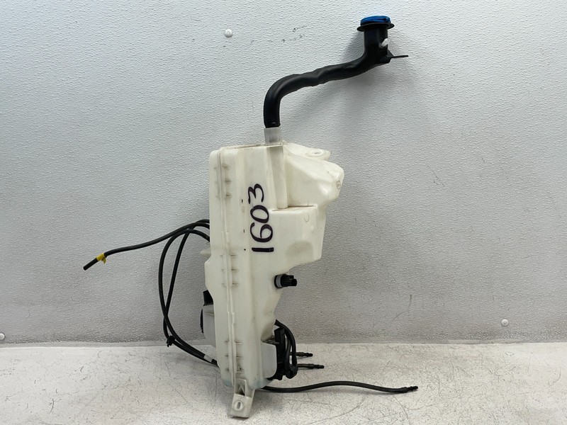 18 19 20 21 22 Volvo XC60 Front Windshield Washer Reservoir Tank Bottle 1603 OEM