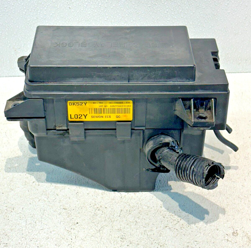 02-06 KIA SEDONA UNDER HOOD ENGINE FUSE RELAY BOX BLOCK OEM
