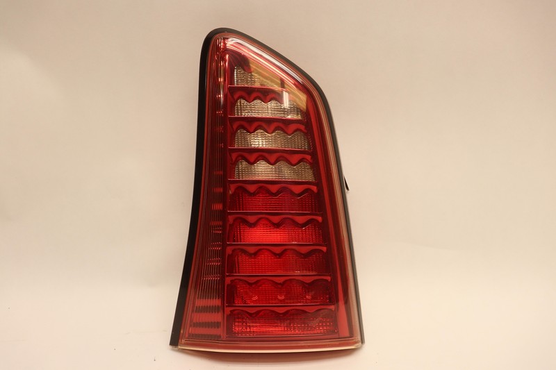 2011-2017 INFINITI QX56 REAR RIGHT PASSENGER SIDE LIFTGATE TAILLIGHT LAMP OEM