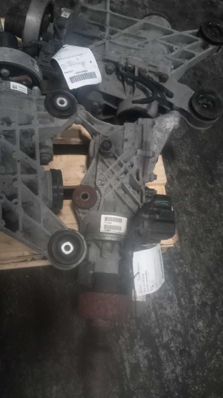 2015 VOLVO XC60 Differential Carrier Assembly 4WD OEM Black 132K Miles