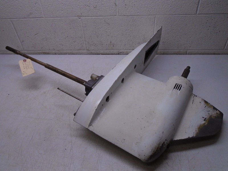 A 1985 Johnson Evinrude 85hp Outboard Motor Lower Unit Gear Case1600-819196