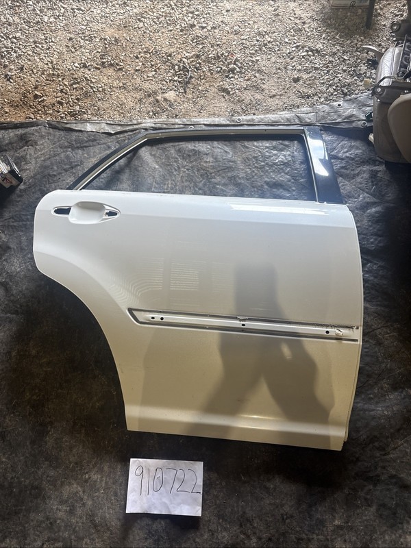 2007-2009Lexus RX350 Rear Right Door White OEM ( LOCAL PICKUP ONLY!!!!)