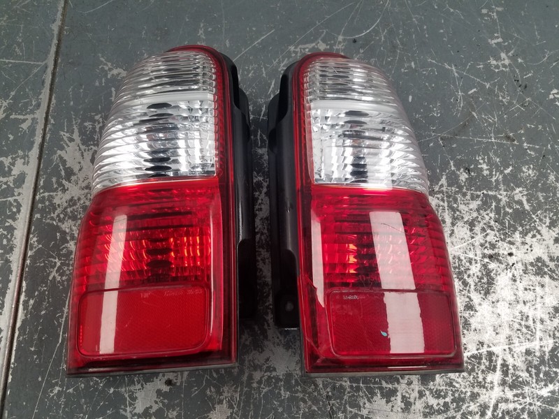 2001 Toyota 4Runner 4x4Tail Light Set - Crack #7965 E5