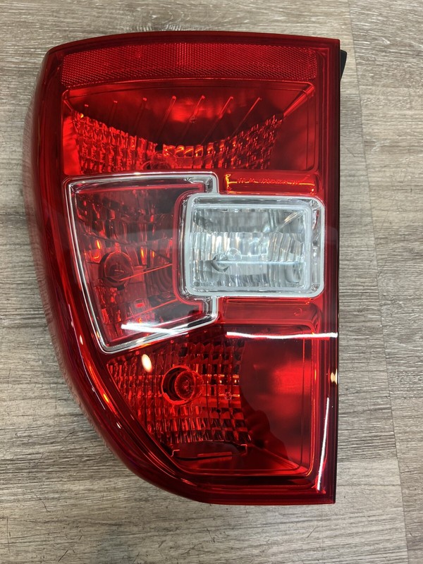 2010 KIA SPORTAGE RH TAIL LIGHT ASSY OEM PART# 92402-1F570