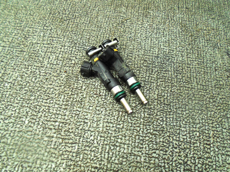 Fuel Injector Assy (Pair) 15710-98L00 Suzuki Outboard 2018 DF 350A Motor Part #1