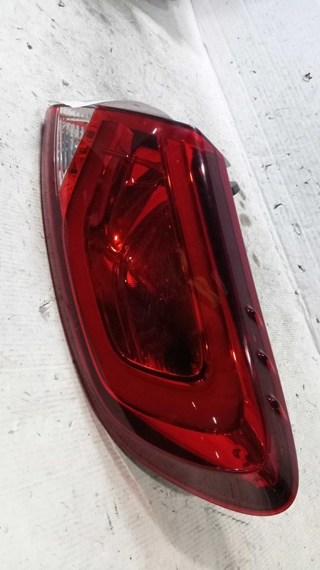 2015 Chrysler 200 Right Tail Light Assembly Silver 114K Mi OEM Replacement