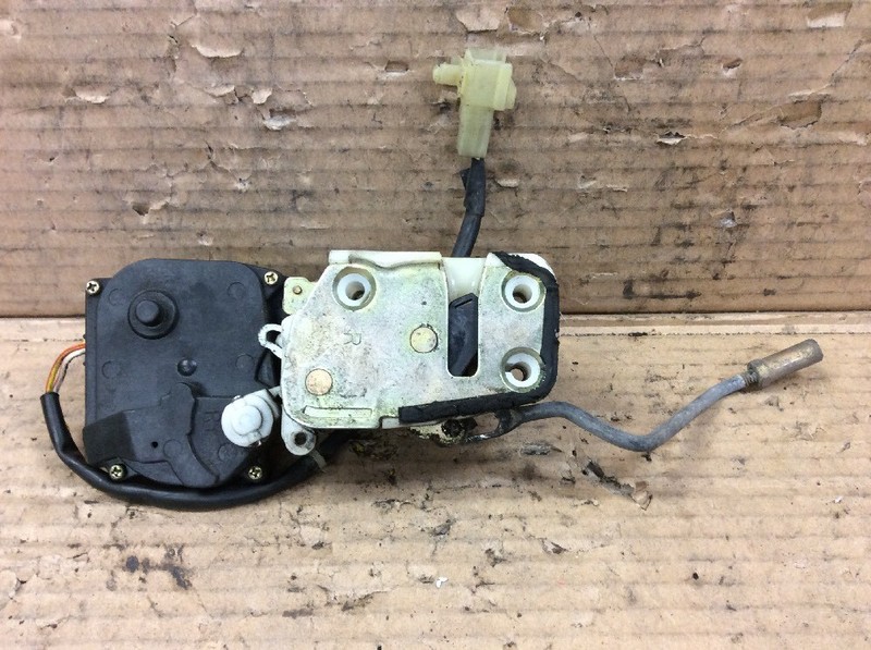 86 87 88 89 Accord 4DR LX LXi Right Front Door Latch Pwr Lock Assy Used OEM