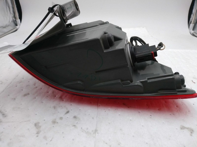 2014-2016 Jeep Grand Cherokee Right Tail Light Assembly White OEM Used 387851