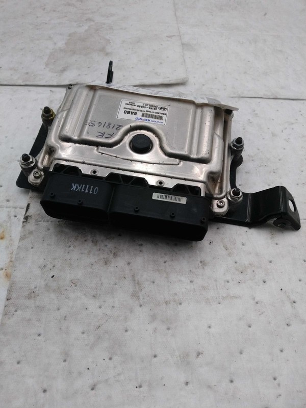 2017 Hyundai Elantra Engine Control Module ECM 1.4L OEM 99K Miles Silver