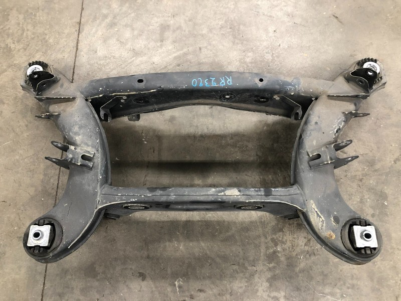 ⭐08-14 MERCEDES BENZ C300 REAR SUSPENSION SUBFRAME CROSS MEMBER SUPPORT LOT2320