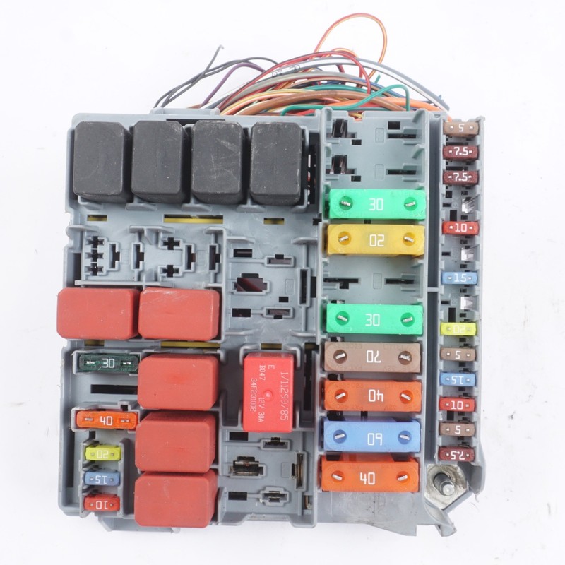 2012 2013 Fiat 500 1.4LEngine Compartment Fuse Box Junction OEM