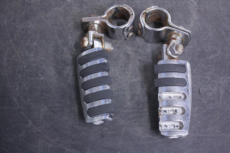2000 HARLEY DAVIDSON XL 883 SPORTSTER FRONT HIGHWAY FOOT PEG REST PAIR SET 2 00