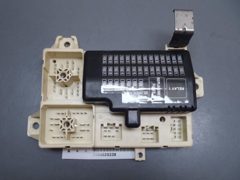 Cabin Fuse Relay Box 2R8T14A067AD XR825831 Fits 2002-2008 Jaguar S Type 65400