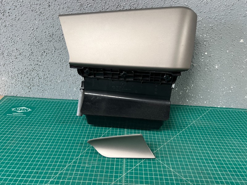14-21 BMW i3 GLOVE BOX STORAGE COMPARTMENT OEM