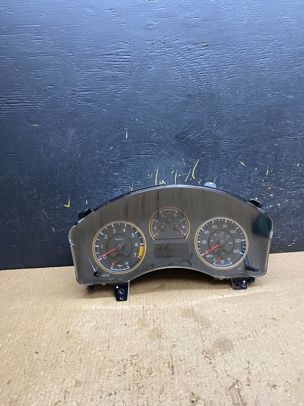 2010 2011 Nissan Armada Speedometer Cluster Gauge Oem z9662 DG