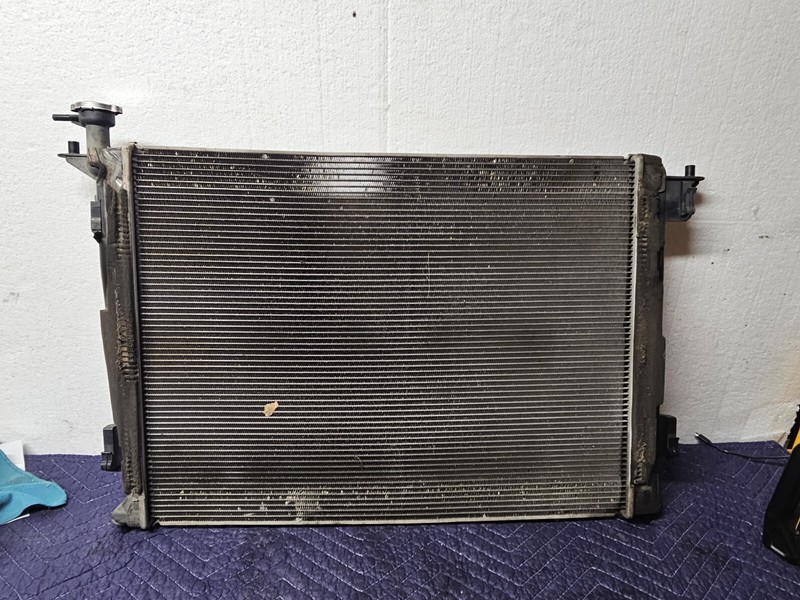 10-16 Kia SPORTAGE Radiator Assembly 2.4L AT