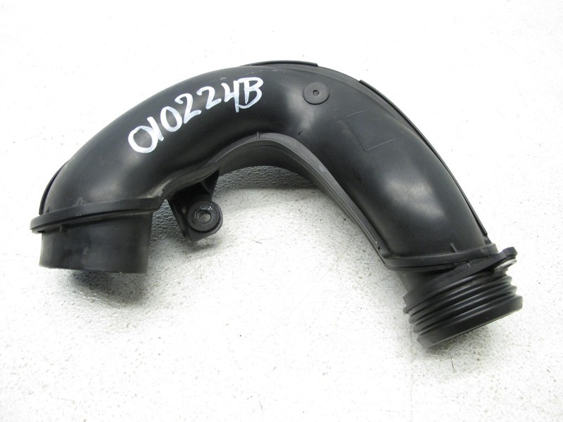 12-19 BMW F01 F02 740Li 640i ENGINE INTAKE AIR HOSE TUBE PIPE LOWER OEM 010224B