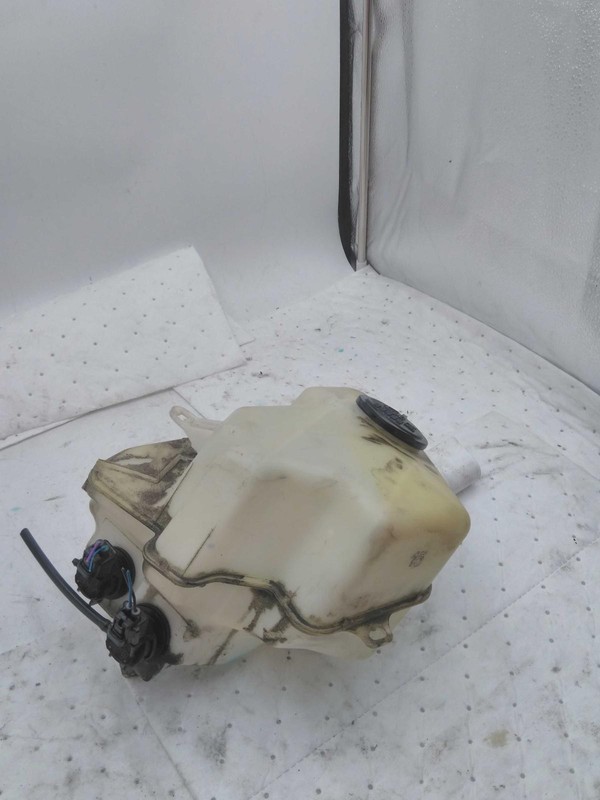 Used Washer Fluid Reservoir fits: 2008 Toyota Prius intermittent rear wiper Grad