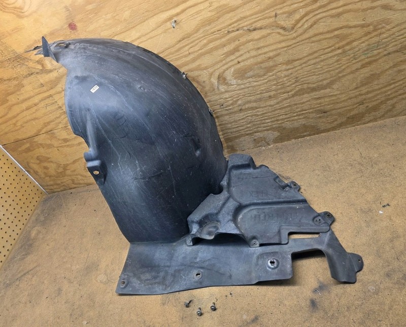 2011 12 13-2015 Chevrolet Volt Front Driver LH Fender Liner Forward 22961242 OEM