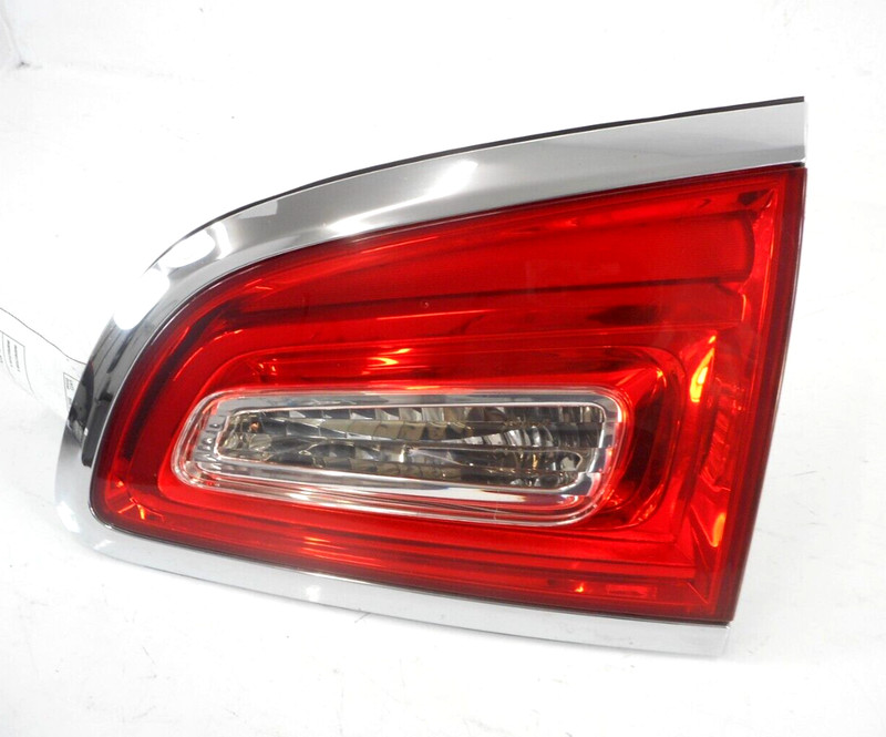 Buick Enclave Hatch Lid Mounted Tail Light Passenger Right OEM 2013-2017