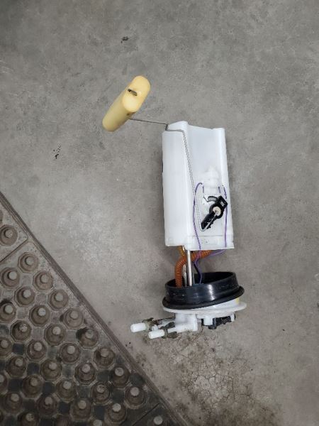 Fuel Pump Assembly 4.8L Fits 01-03 TAHOE 281675