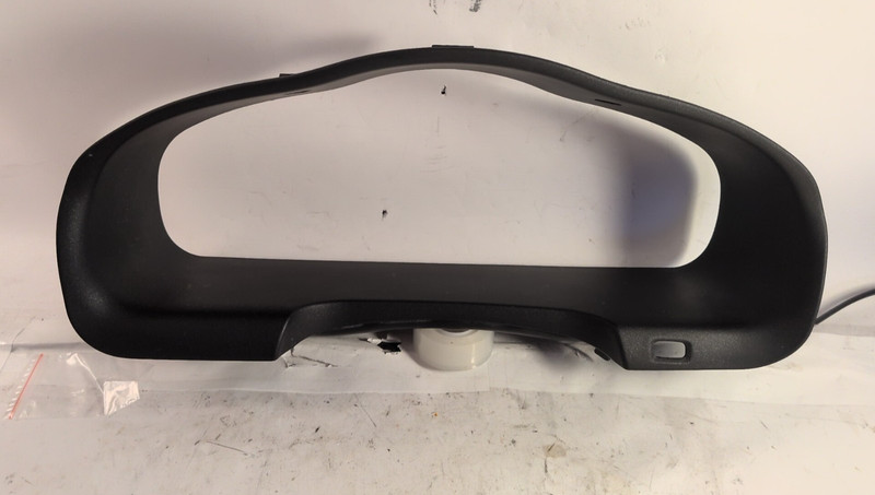 2001-2006 HYUNDAI SANTA FE SPEEDOMETER INSTRUMENT TRIM OEM 84830-26010