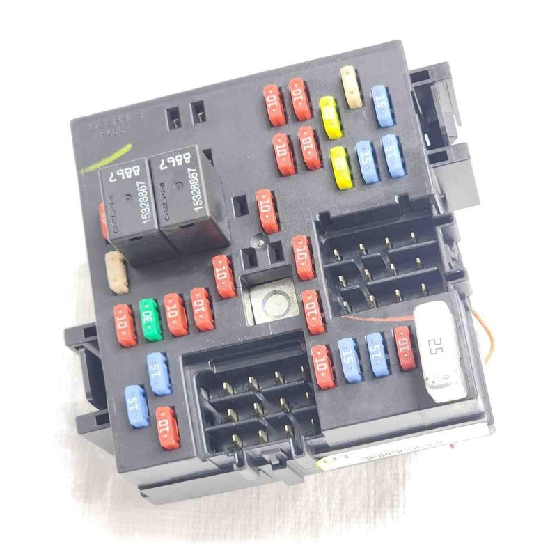 2005 Yukon 5.3L AT Cabin Fuse Relay Box Oem 15058033