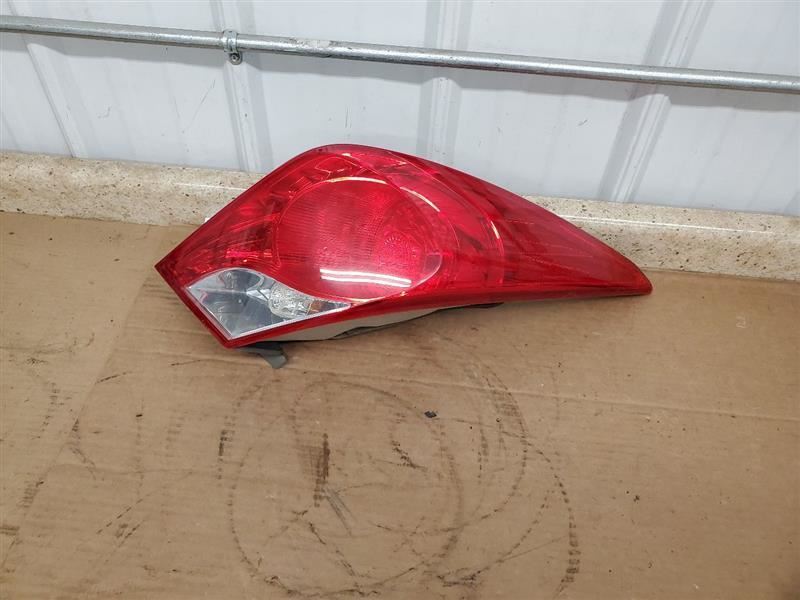Driver Tail Light VIN B 8th Digit Incandescent Bulb Fits 11-14 SONATA 281347