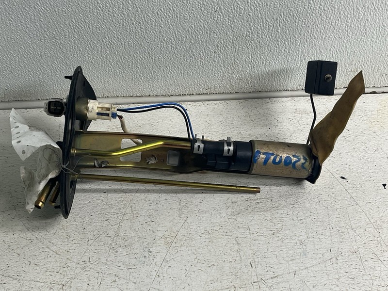 1999-2002 Suzuki Grand Vitara Fuel Pump w Sending Unit & Bracket Oem