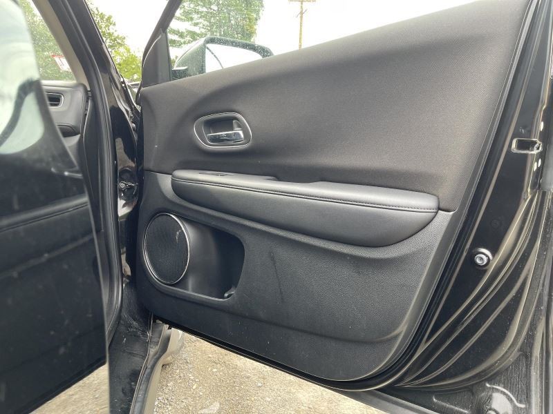 16-20 HONDA HR-V RIGHT ROCKER W/POST BLACK PC: NH731P 1.8L AT AWD 75K -EX- 45678