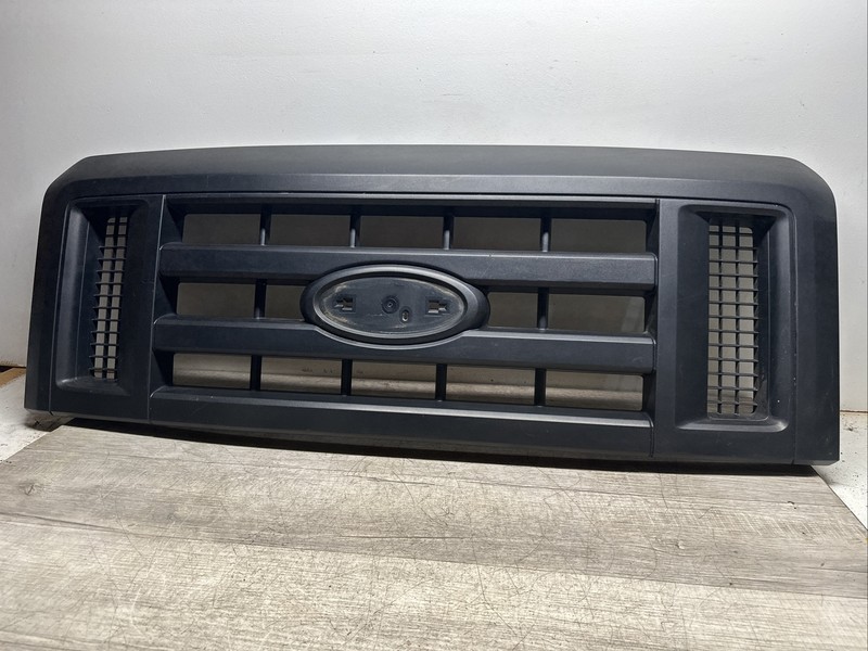 9C248200EHW I 2008 -2013 FORD E150 E250 E350 ECONLINE BLACK GRILLE OEM