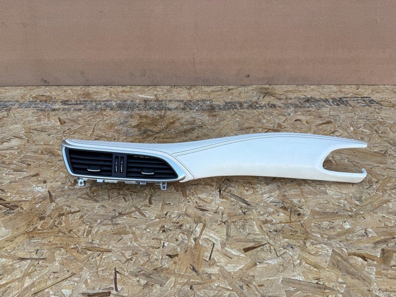 INFINITI QX30 17-19 OEM CENTER DASHBOARD AC A/C AIR VENT PANEL TRIM COVER BEZEL