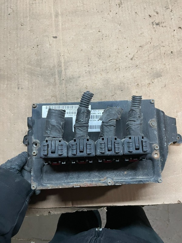 2010 Dodge Caravan Town & Country Engine Computer ECU P68045613AE W2339 DG