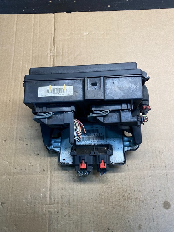 2005 Jeep Grand Cherokee Commander Fuse Box BCM Body Control Module AA7635 DG