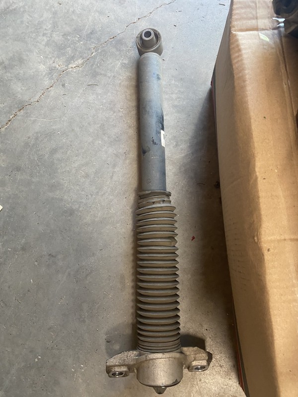 2017 KIA SORENTO LX RIGHT REAR SHOCK OEM 55300C6000
