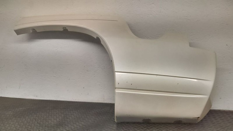 02-06 Cadillac Escalade Left Driver Quarter Molding White OEM 89044655