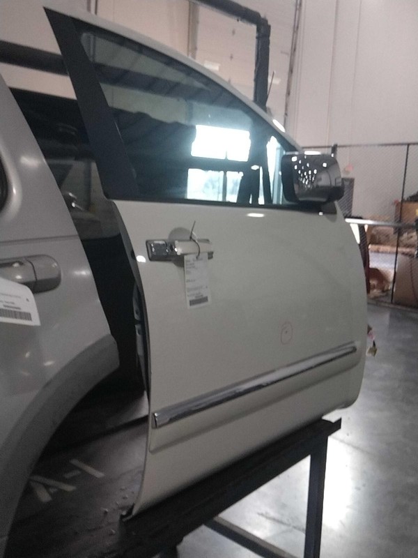 2015 Nissan Armada Right Front Door White OEM 433674 154k Miles