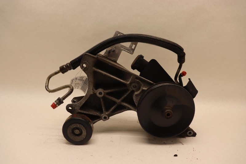2001-2002 CHEVY TAHOE 4X2 POWER STEERING PUMP MOTOR W/ BRACKET MOUNT OEM