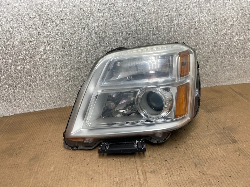 2010 to 2015 GMC Terrain Halogen Left Driver Lh Side Headlight AA6525 DW