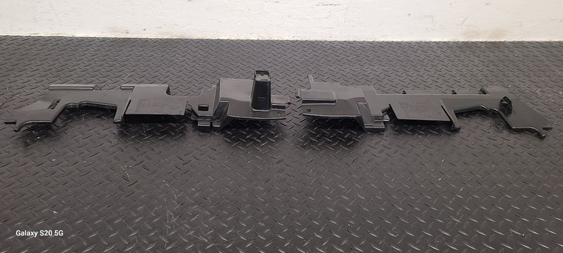 19-21 Jeep Cherokee 2.4L Radiator Air Baffle Inlets Pair OEM 68286908AA