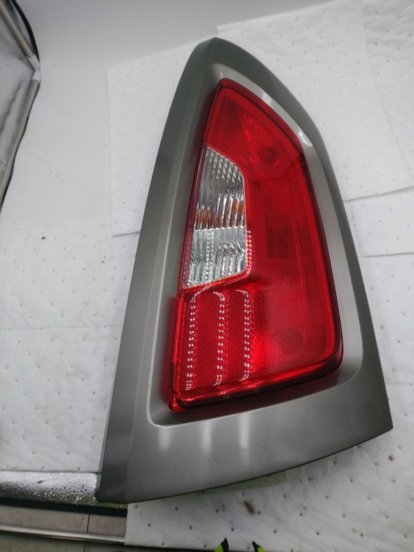 2012-2013 KIA SOUL Right Tail Light Assembly Grey 340989 Used 98K Miles