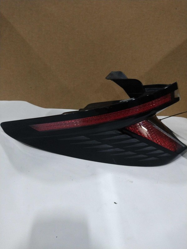 2022 Hyundai Tucson Right Tail Light Assembly Red OEM 731197 35k Miles