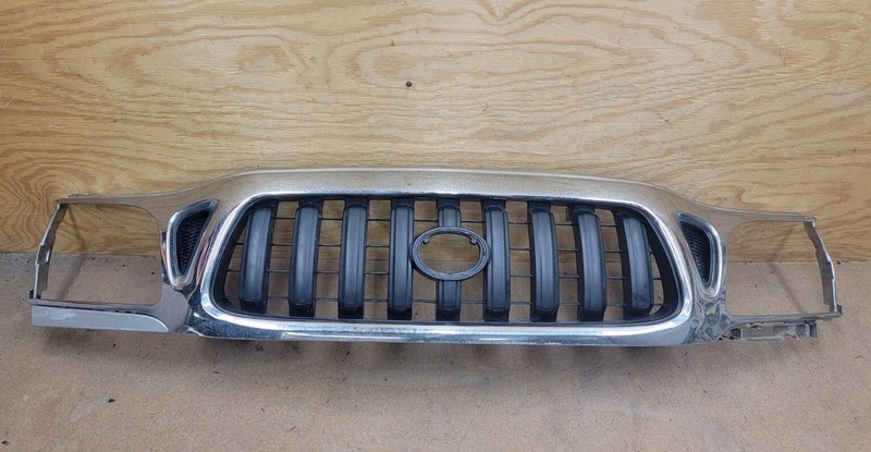 2001 2002 2003 2004 TOYOTA TACOMA FRONT UPPER GRILLE CHROME ASSEMBLY
