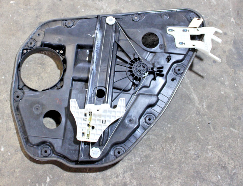 2012-2017 HYUNDAI AZERA 824713V000 Genuine Power Window Regulator Front Left