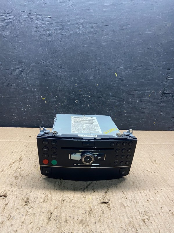 2008-2011 Mercedes W204 C300 C350 Navigation Command Radio DVD CD Audio Q2083 DG
