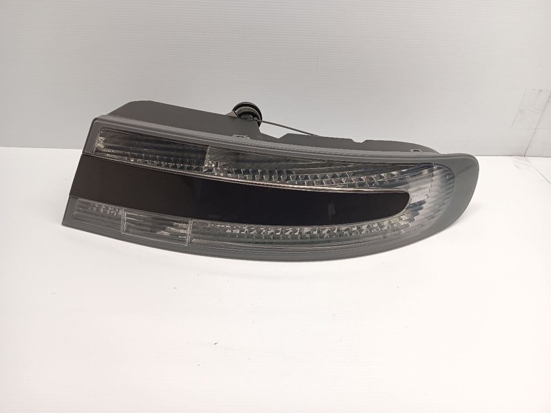 06-16 ASTON MARTIN V8 VANTAGE REAR RIGHT PASSENGER SIDE TAIL LIGHT ASSEMBLY OEM