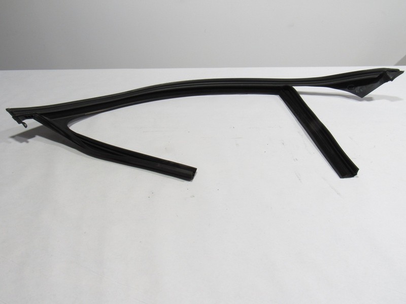 18-20 Mercedes E63 S W213 2018 Front Right Door Frame Weather Strip Seal :O