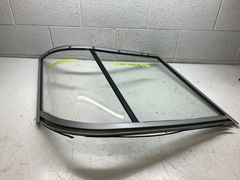 Z7 1996 Sea Sprite 210 Boat Windshield Driver Starboard Right