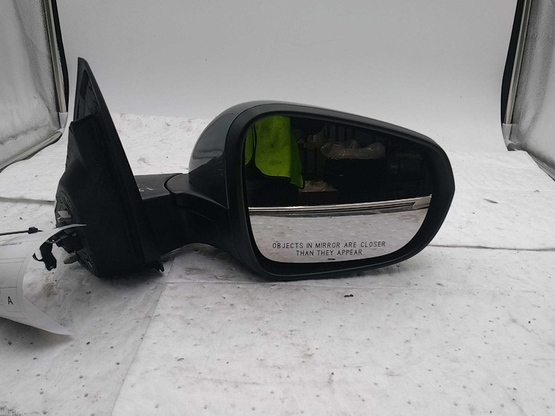 Used Right Door Mirror fits: 2021 Chevrolet Trailblazer power non-heated w/o bli